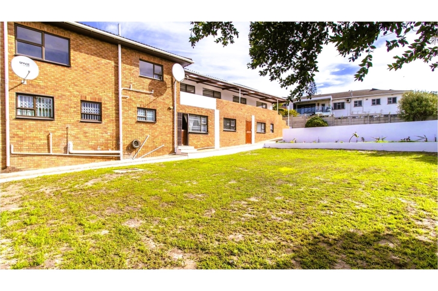 7 Bedroom Property for Sale in Loevenstein Western Cape